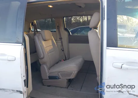 2009 Chrysler Town & Country Lx from USA, damaged, VIN 2A8HR44E09R502931